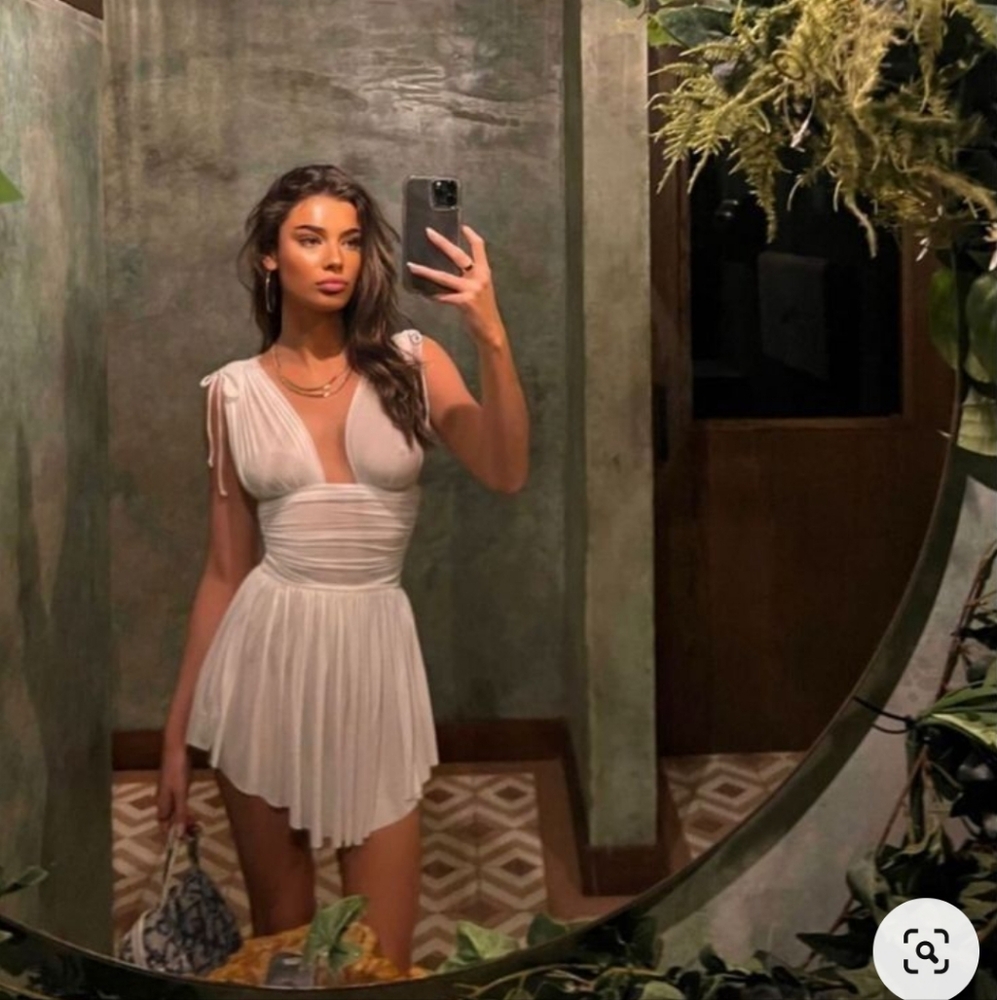 Are you am I White dress